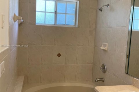 Villa ou maison à louer à Miami Lakes, Floride: 4 chambres, 215.81 m2 № 1941522 - photo 9