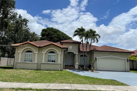 Villa ou maison à louer à Miami Lakes, Floride: 4 chambres, 215.81 m2 № 1941522 - photo 1