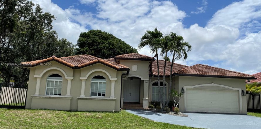 Villa ou maison à Miami Lakes, Floride 4 chambres, 215.81 m2 № 1941522