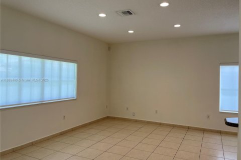 Villa ou maison à louer à Miami Lakes, Floride: 4 chambres, 215.81 m2 № 1941522 - photo 4