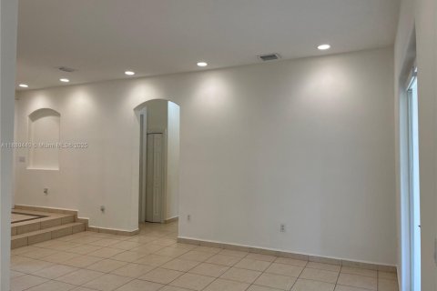 Villa ou maison à louer à Miami Lakes, Floride: 4 chambres, 215.81 m2 № 1941522 - photo 5
