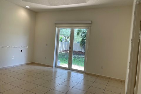 Villa ou maison à louer à Miami Lakes, Floride: 4 chambres, 215.81 m2 № 1941522 - photo 7