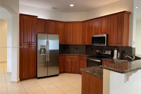 Villa ou maison à louer à Miami Lakes, Floride: 4 chambres, 215.81 m2 № 1941522 - photo 2