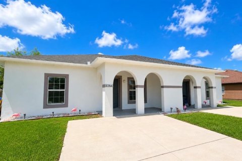 Propiedad comercial en Kissimmee, Florida 6 dormitorios, 239.69 m2 № 2107644
