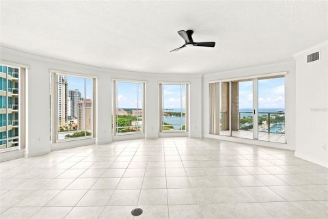 Copropriété à vendre à Saint Petersburg, Floride: 3 chambres, 232.26 m2 № 2115249 - photo 8