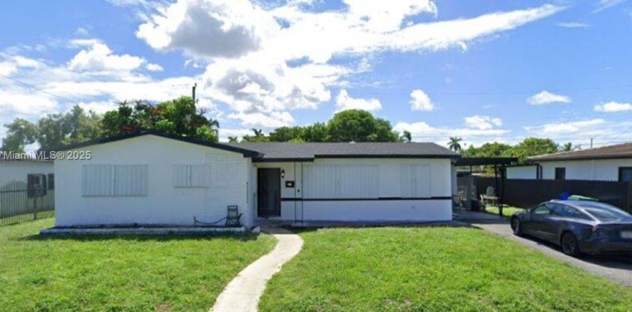 Villa ou maison à Miami Gardens, Floride 3 chambres, 136.94 m2 № 1971358