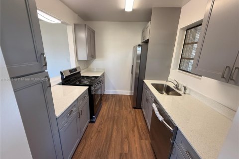 Villa ou maison à louer à Miami Gardens, Floride: 3 chambres, 136.94 m2 № 1971358 - photo 6