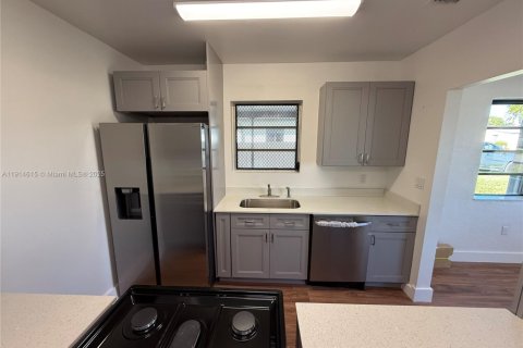 Villa ou maison à louer à Miami Gardens, Floride: 3 chambres, 136.94 m2 № 1971358 - photo 7