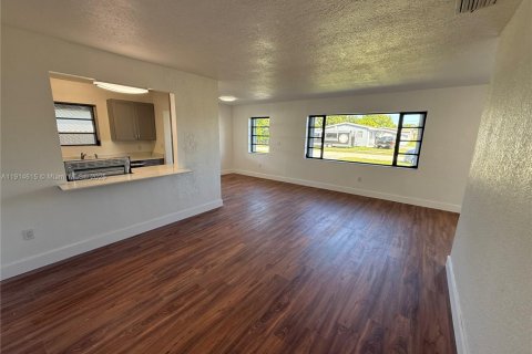 Villa ou maison à louer à Miami Gardens, Floride: 3 chambres, 136.94 m2 № 1971358 - photo 3