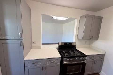 Villa ou maison à louer à Miami Gardens, Floride: 3 chambres, 136.94 m2 № 1971358 - photo 8