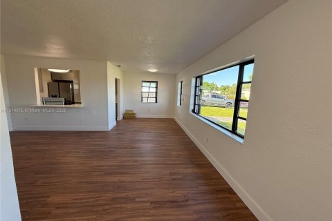 Villa ou maison à louer à Miami Gardens, Floride: 3 chambres, 136.94 m2 № 1971358 - photo 2