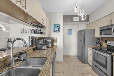 Condo in Sunny Isles Beach, Florida, 3 bedrooms № 2068697 - photo 17