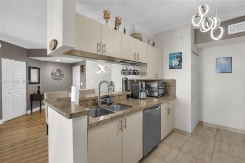 Condo in Sunny Isles Beach, Florida, 3 bedrooms № 2068697 - photo 24