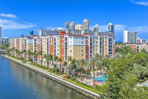 Condo in Sunny Isles Beach, Florida, 3 bedrooms № 2068697 - photo 11