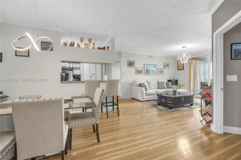 Condo in Sunny Isles Beach, Florida, 3 bedrooms № 2068697 - photo 15