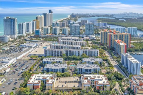 Condo in Sunny Isles Beach, Florida, 3 bedrooms № 2068697 - photo 7