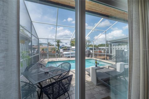 House in Tampa, Florida 3 bedrooms, 159.42 sq.m. № 2126638 - photo 16