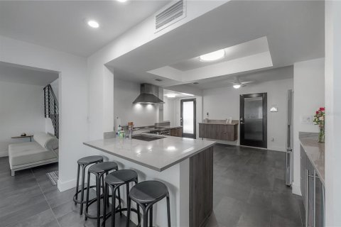 House in Tampa, Florida 3 bedrooms, 159.42 sq.m. № 2126638 - photo 6