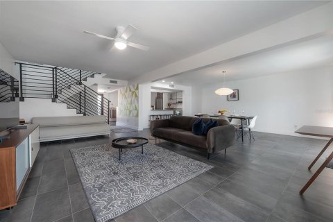 House in Tampa, Florida 3 bedrooms, 159.42 sq.m. № 2126638 - photo 5
