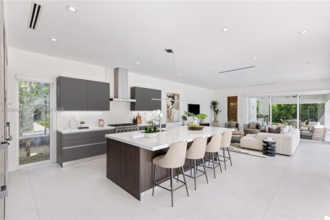 House in Miami, Florida 7 bedrooms, 501.11 sq.m. № 2340411 - photo 3