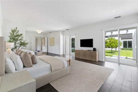 House in Miami, Florida 7 bedrooms, 501.11 sq.m. № 2340411 - photo 27