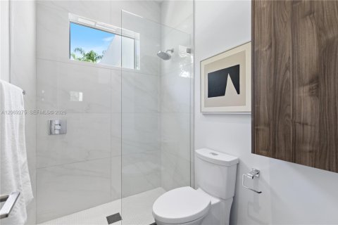 House in Miami, Florida 7 bedrooms, 501.11 sq.m. № 2340411 - photo 21