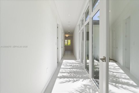House in Miami, Florida 7 bedrooms, 501.11 sq.m. № 2340411 - photo 22
