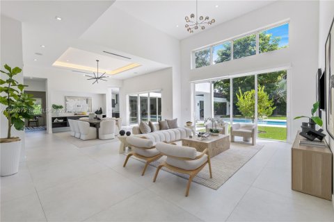 House in Miami, Florida 7 bedrooms, 501.11 sq.m. № 2340411 - photo 2