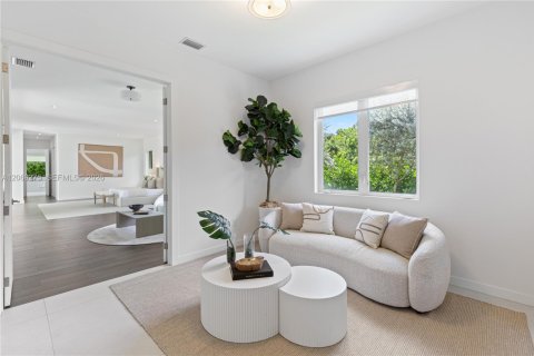 House in Miami, Florida 7 bedrooms, 501.11 sq.m. № 2340411 - photo 23