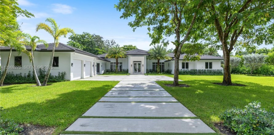 House in Miami, Florida 7 bedrooms, 501.11 sq.m. № 2340411