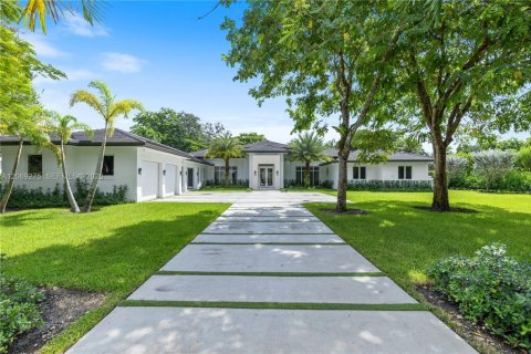 Villa ou maison à Miami, Floride 7 chambres, 501.11 m2 № 2340411