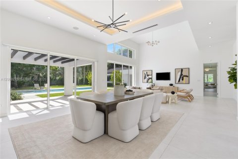 House in Miami, Florida 7 bedrooms, 501.11 sq.m. № 2340411 - photo 11
