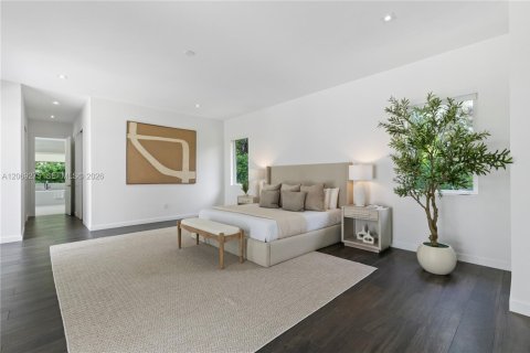 House in Miami, Florida 7 bedrooms, 501.11 sq.m. № 2340411 - photo 25