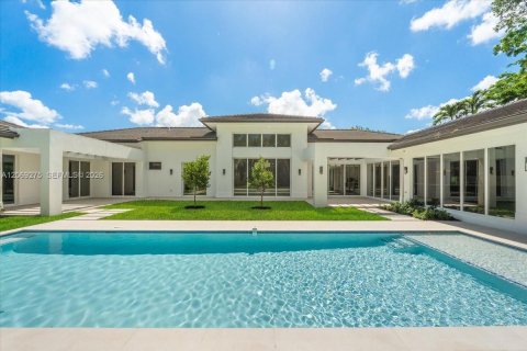 House in Miami, Florida 7 bedrooms, 501.11 sq.m. № 2340411 - photo 6