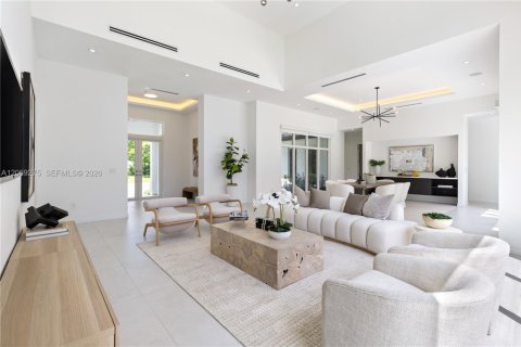 House in Miami, Florida 7 bedrooms, 501.11 sq.m. № 2340411 - photo 9