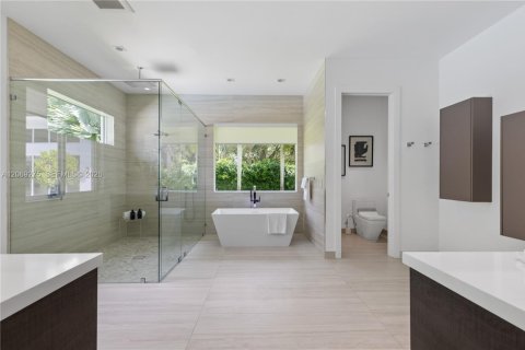 House in Miami, Florida 7 bedrooms, 501.11 sq.m. № 2340411 - photo 28
