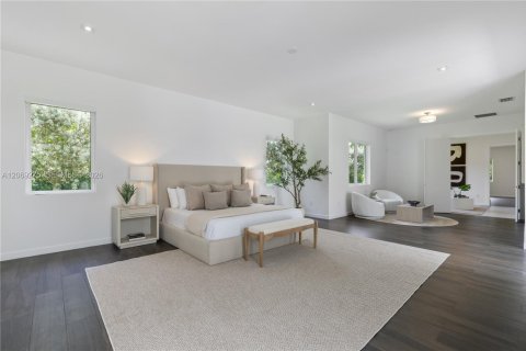 House in Miami, Florida 7 bedrooms, 501.11 sq.m. № 2340411 - photo 5