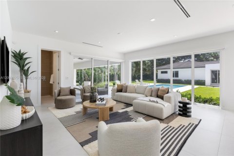 House in Miami, Florida 7 bedrooms, 501.11 sq.m. № 2340411 - photo 16