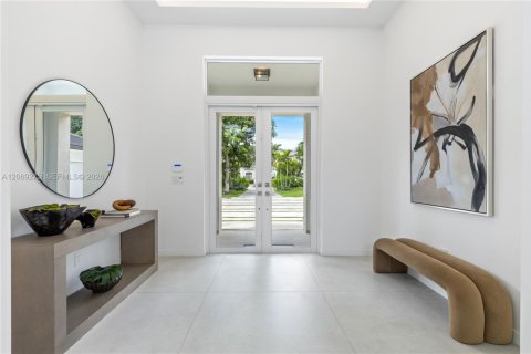House in Miami, Florida 7 bedrooms, 501.11 sq.m. № 2340411 - photo 8