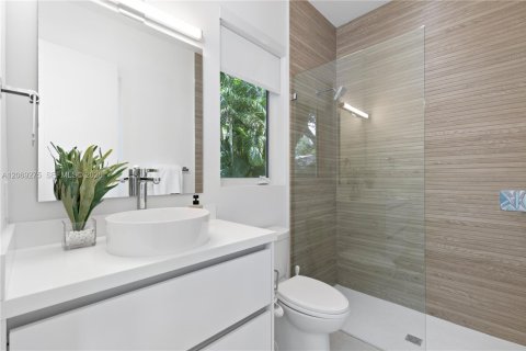 House in Miami, Florida 7 bedrooms, 501.11 sq.m. № 2340411 - photo 19