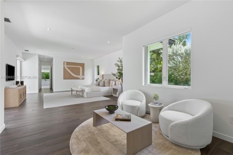 House in Miami, Florida 7 bedrooms, 501.11 sq.m. № 2340411 - photo 24
