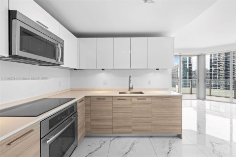 Купить кондоминиум в Майами, Флорида 2 спальни, 94.02м2, № 1967939 - фото 8