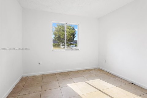 Condo in Miami, Florida, 2 bedrooms  № 1881998 - photo 23