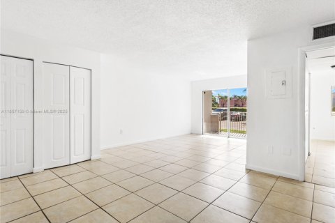 Condo in Miami, Florida, 2 bedrooms  № 1881998 - photo 16