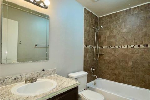 Condo in Orlando, Florida, 2 bedrooms № 2208735 - photo 13