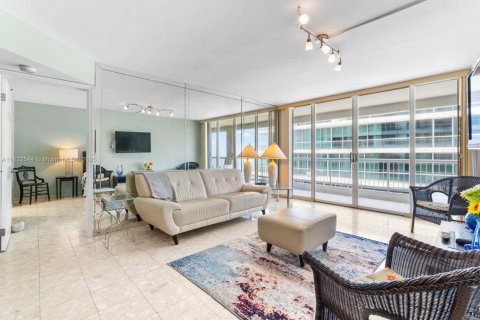 Condo in Surfside, Florida, 2 bedrooms  № 1845436 - photo 5