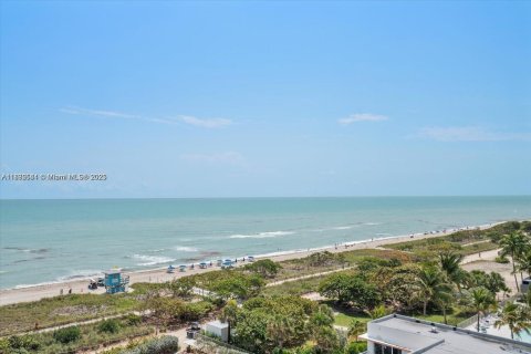 Condo in Surfside, Florida, 2 bedrooms  № 1845436 - photo 26