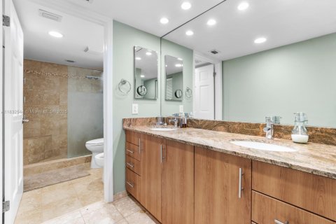Condo in Surfside, Florida, 2 bedrooms  № 1845436 - photo 9