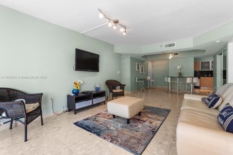 Condo in Surfside, Florida, 2 bedrooms  № 1845436 - photo 19