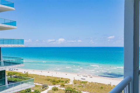 Condo in Surfside, Florida, 2 bedrooms  № 1845436 - photo 1